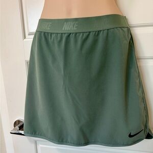 Nike dry fit Olive Green golf skirt/skort, size small
